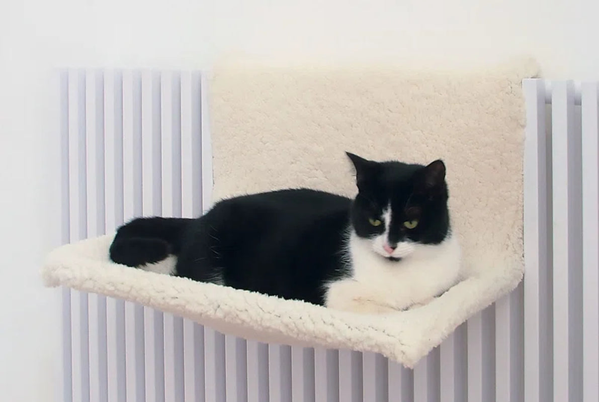 Elevated Pet Bed for Cats: Snug and Warm Radiator Perch