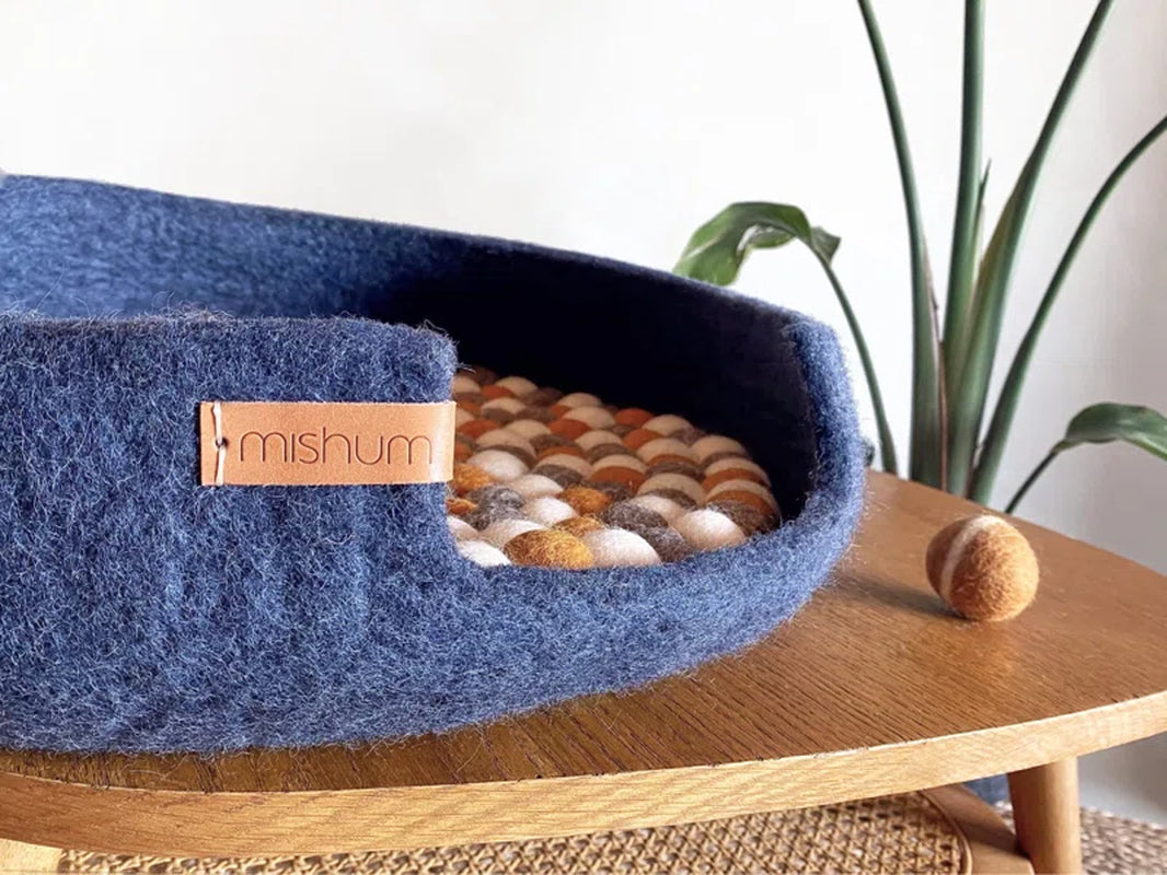 Wool Nest Pet Bed: A Cozy Haven for Your Cat